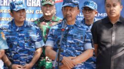 PANGDAM XX/TUANKU IMAM BONJOL DAMPINGI WAKASAU PADA BHAKTI TNI AU KE-79 DI LANUD SUTAN SJAHRIR