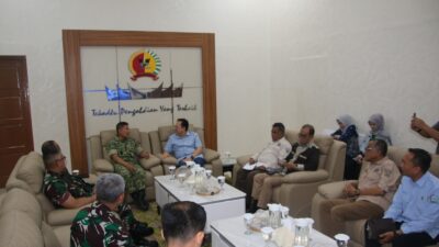 KASDAM XX/TUANKU IMAM BONJOL TERIMA KUNJUNGAN SILATURAHMI ANGGOTA DPD RI H. IRMAN GUSMAN, S.E., M.B.A., DI MAKODAM
